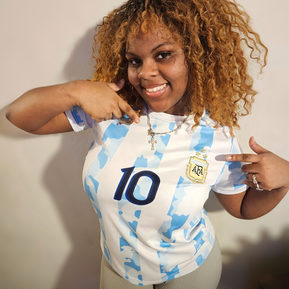 ((Unauthentic)) Lionel MESSI Soccer Jersey with Blue and White Stripes